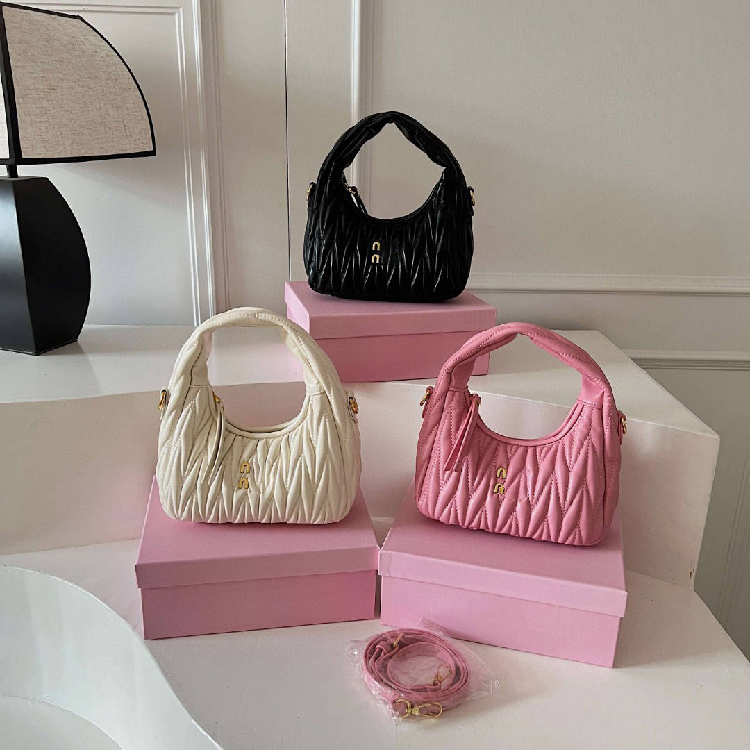 Designer women's small fragrant bag women's new fashion retro shoulder bag women's diamond check texture handbag bag crossbody bag men tote bag beach bag