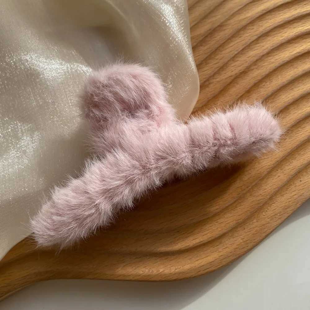 Winter Faux Fur Hair Claws for Women Elegant Acrylic Crab Barrette Hairpin Girls Hair Accessories Furry Headwear Hair Claw Clip Z250707