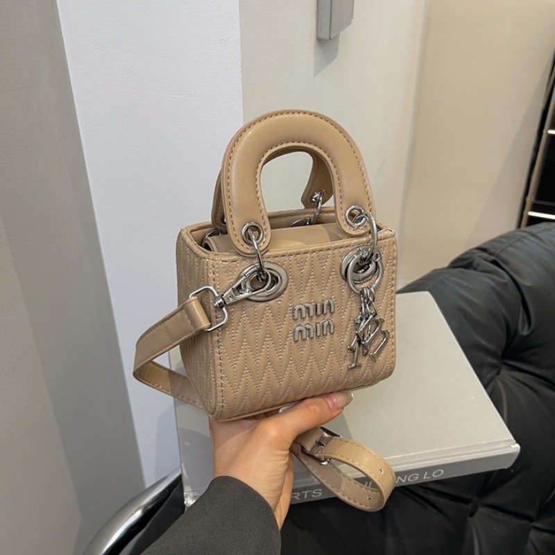 Designer High-End Soft Leather Wrinkled Princess Diana 2025 New Versatile Fashion Elegant Shoulder Handbag Crossbody Small Square Light Luxury Women&#