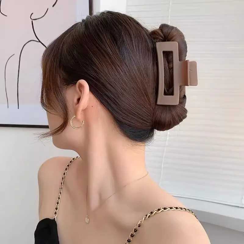 Korean Women Girls Plastic Hair Claws Hair Clips Headwear Large Size Hairpin Crab Barrette Fashion Ornament Hair Accessories Y250707