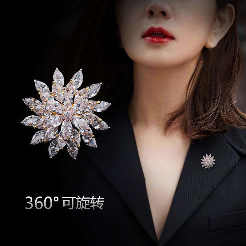 DHcollections High-end Suit Pin Accessory Sweater Versatile Elegant Decorative Rotatable Double-layer Snowflake Brooch for Women
