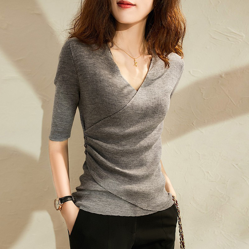 2025 Summer new women's T-shirt with gentle buttons, pleated solid color, women's V-neck slim fit top, fashionable knitting, new designer T-