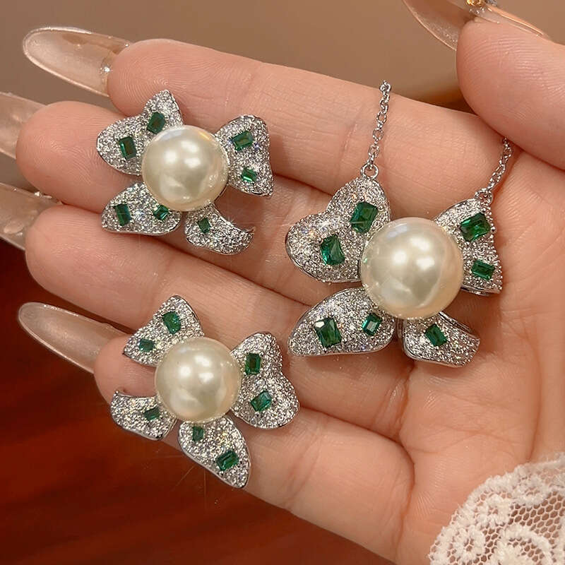 Set Emerald Bowknot Pearl Necklace Earrings Inlaid Jewelry For Women Fashion High-End Light Style C3e