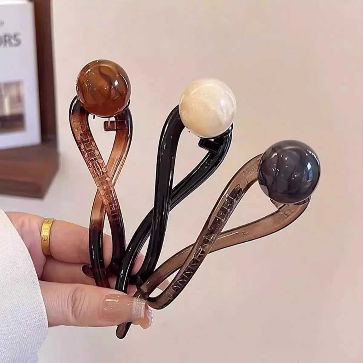 AWAYTR Retro S Shape Ponytail Twist Hair Clips New Fashion Multi-color Twisted Hollow Out Shark Clips Hair Accessory Y250707