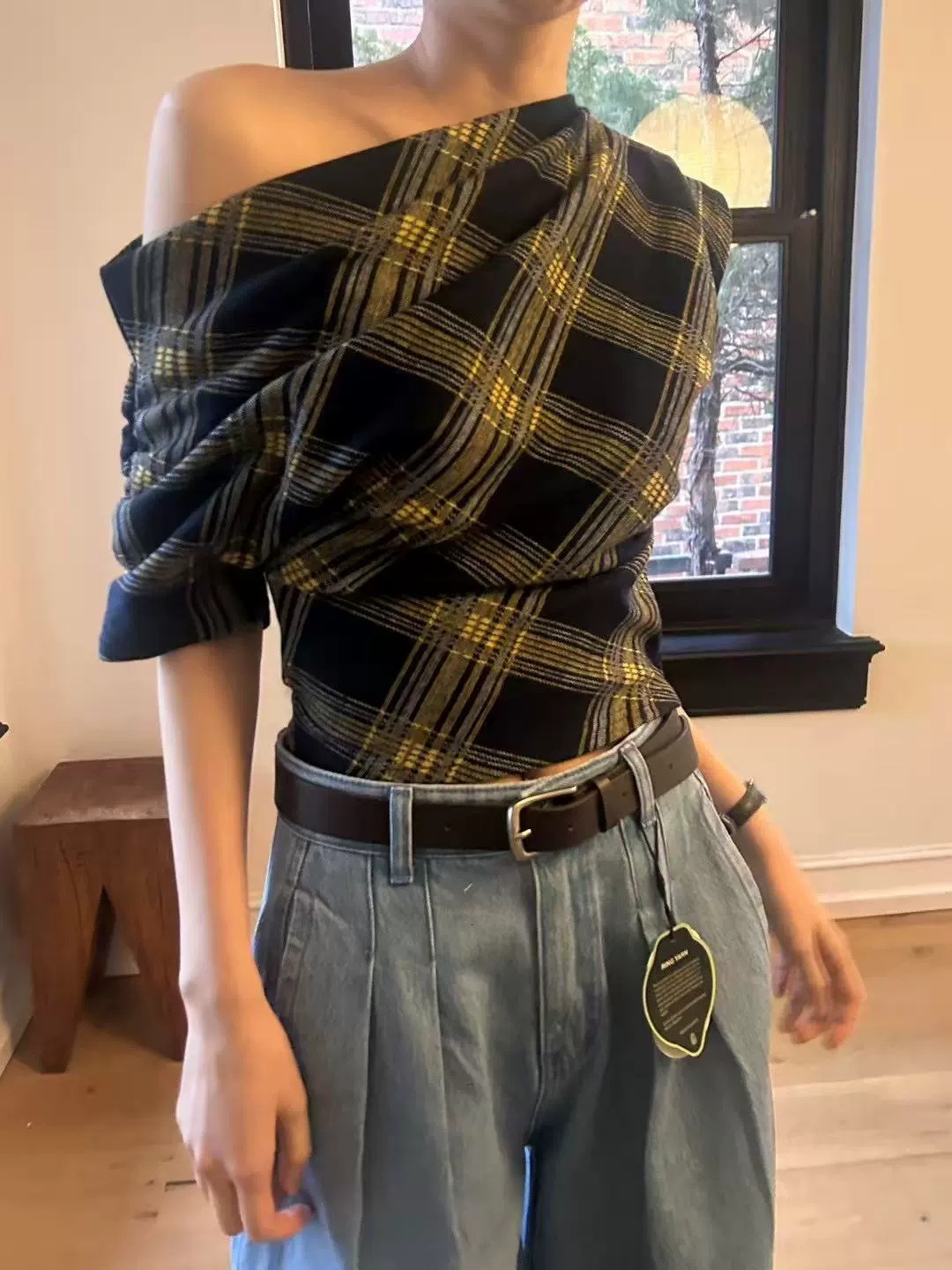 2025 Summer New Women's T-shirt Off Shoulder Waist Strap Grid Short Sleeve Korean Style Slim Fit Niche Design New Designer T-shirt