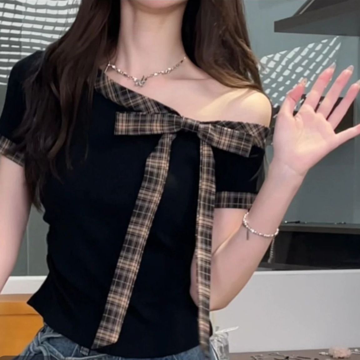2025 Summer new women's T-shirt sweet style striped T-shirt summer bow T-shirt slim fit off shoulder top new designer T-shirt