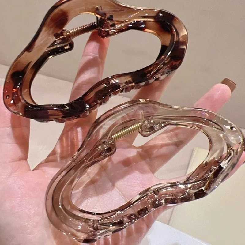 Elegant Large Hollow transparent Hair Claw Clip For Women Fashion Cloud Irregular Hair Clamp Barrettes Hair Party Accessories Y250707