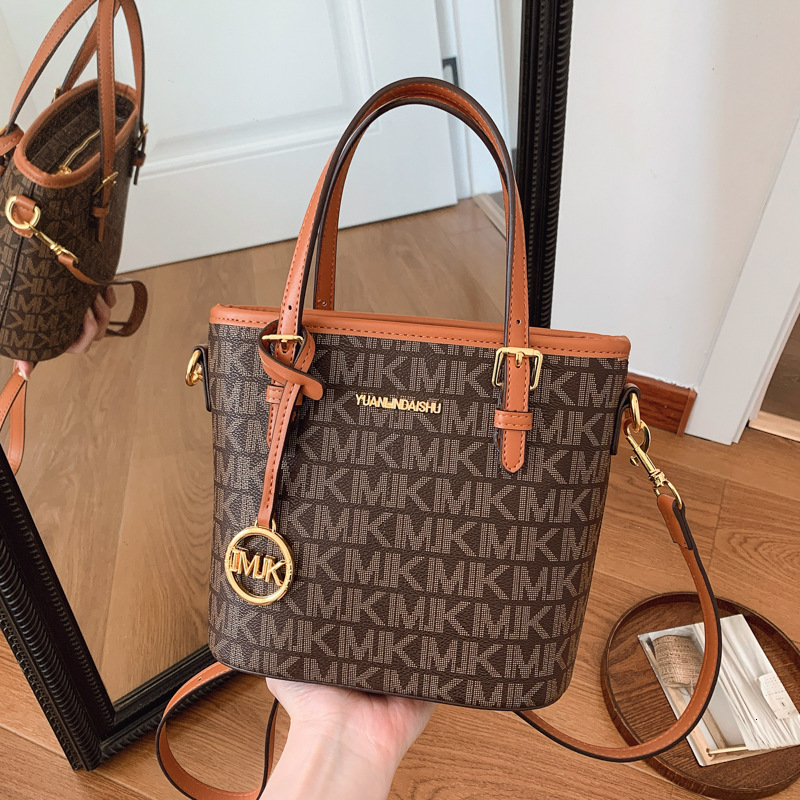 Designer High-End Bucket for Women 2025 New Fashion Versatile Printed Large Capacity Elegant Shoulder Crossbody Light Luxury Women's Bag