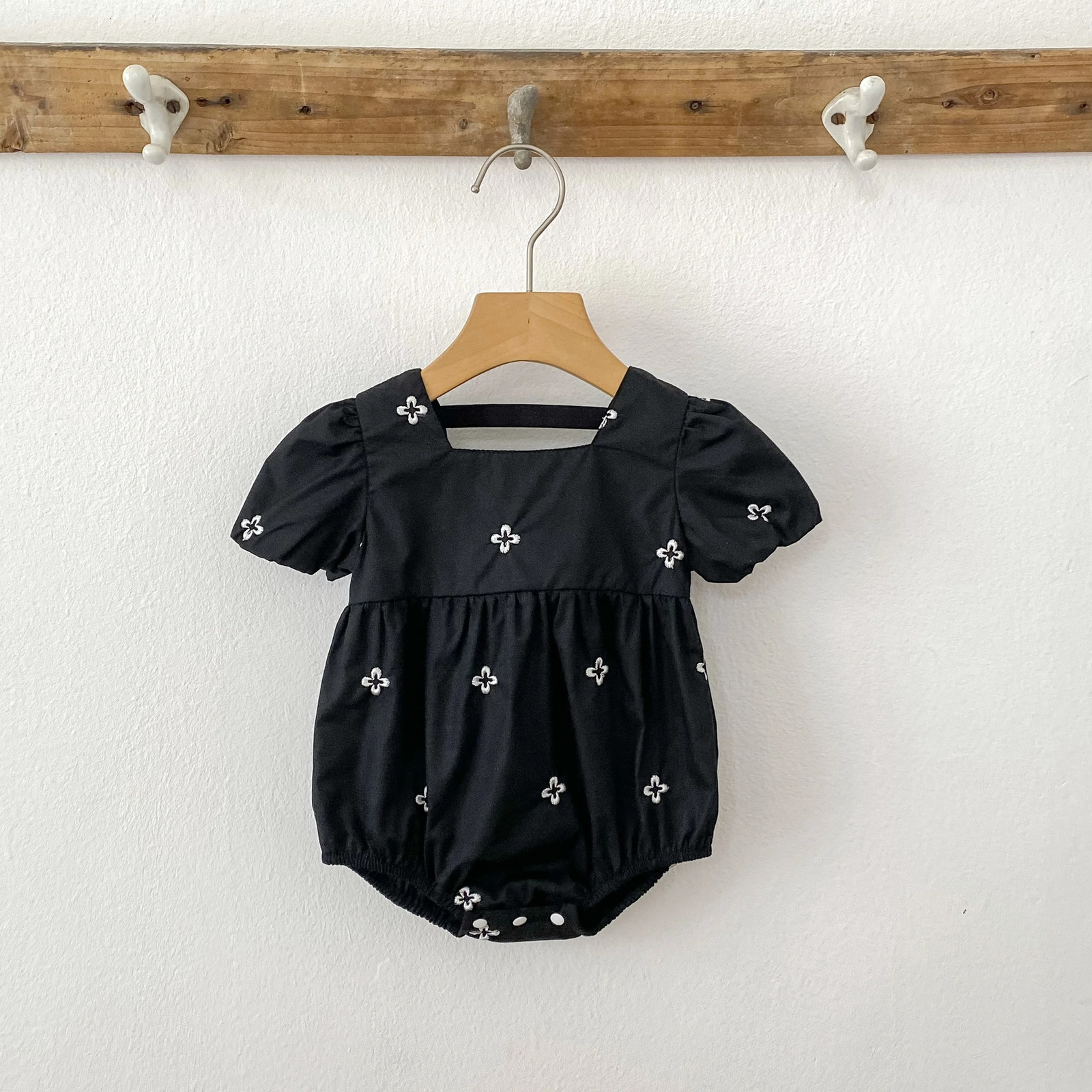 0-24M Baby Girl Clothing Cotton Summer born Baby Girl Romper Black Embroidered Flowers Cotton Toddler Baby Girls Jumpsuit 250707