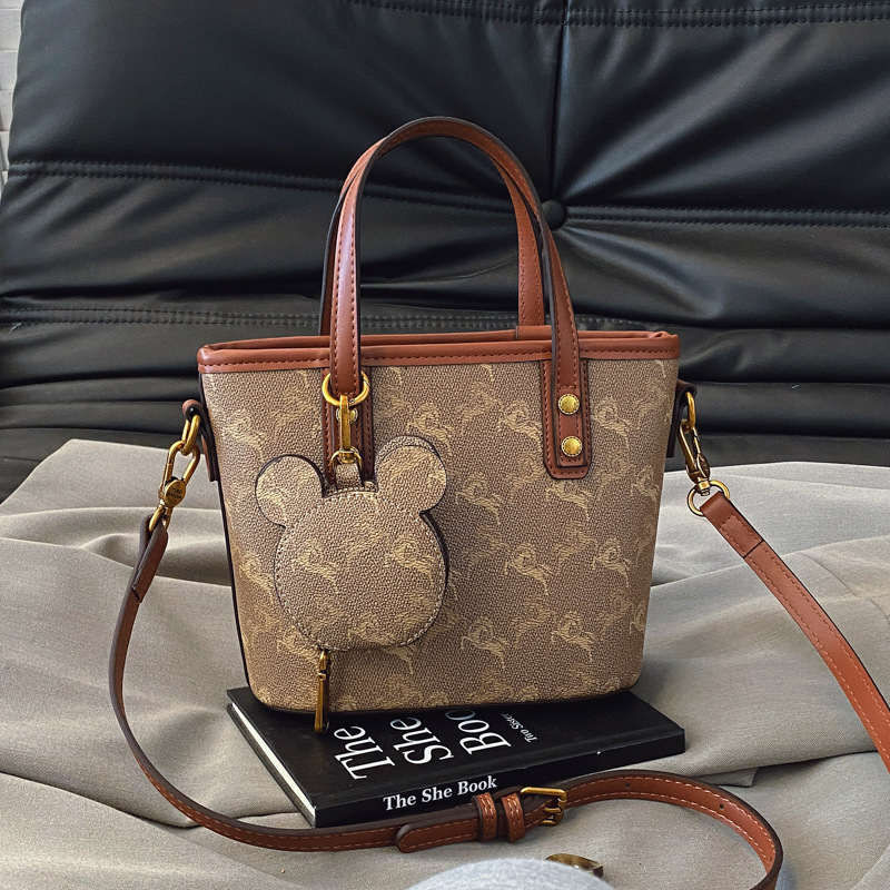 Designer 2025 New Style Elegant Texture Printed Large Capacity Crossbody Fashion Single Shoulder Handbag Bucket Light Luxury Women's Bag