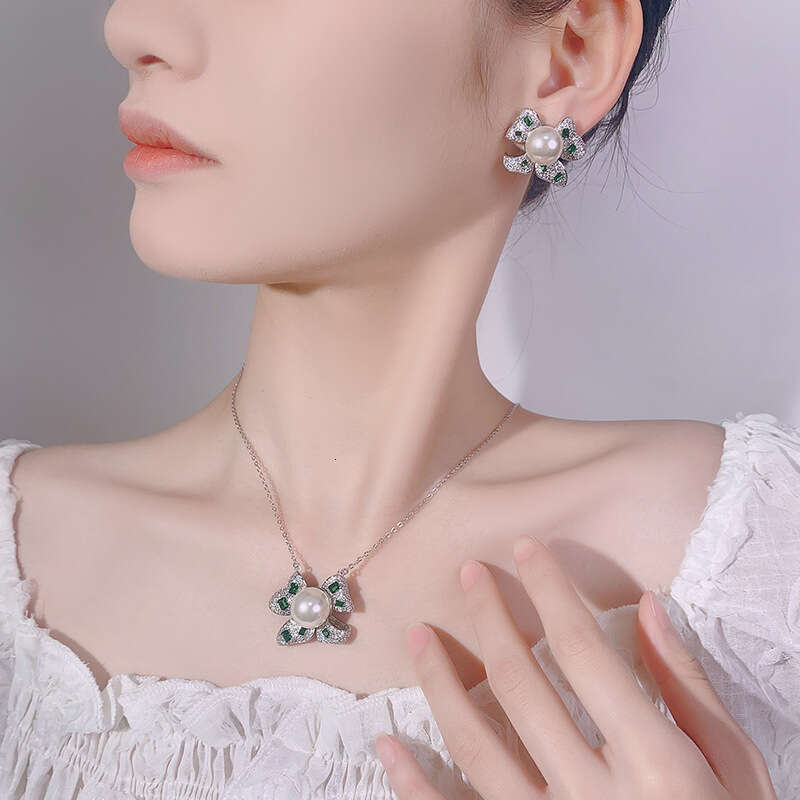 Set Emerald Bowknot Pearl Necklace Earrings Inlaid Jewelry For Women Fashion High-End Light Style C3e