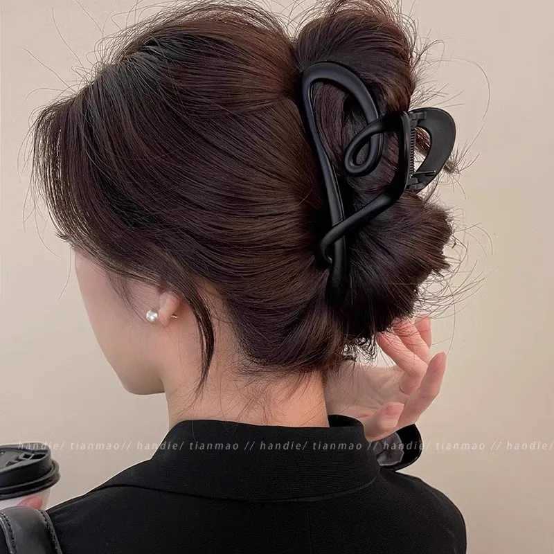 Vintage Heart Shape Plastic Hair Claw For Women Back Hair Holder Headband Elegant Hair Clips Hairpin Fashion Hair Accessories Z250707
