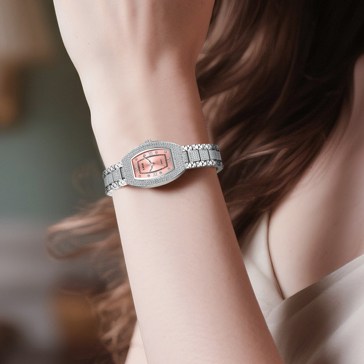 2025 Fashion Ladies Latest Waterproof Casual Clock Quartz Diamond Watch
