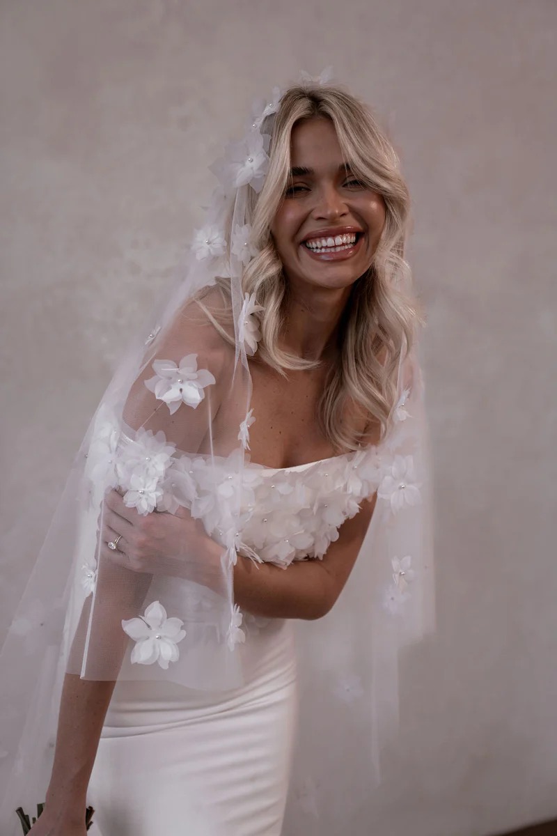 3D Flower Wedding Veil Cathedral White Ivory Long Exquisite Beaded Floral Bridal Veils Tulle 1 Layer With Comb Bride Accessories Custom Made