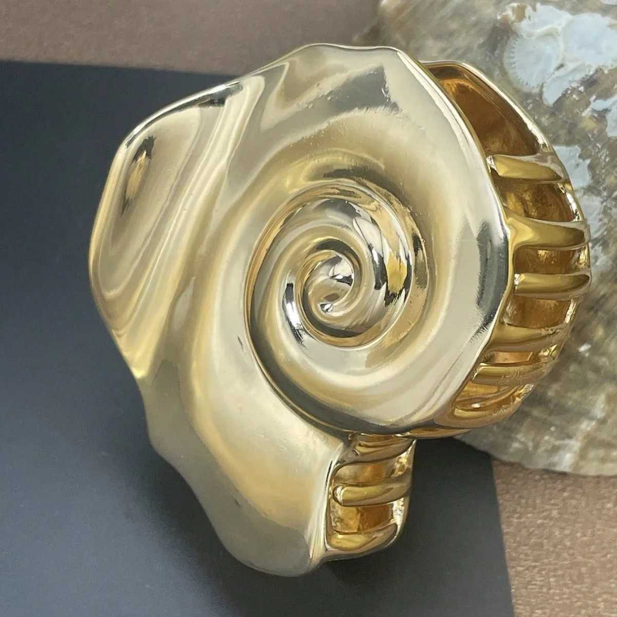 New Retro Alloy Conch Hair Claw Geometric Ocean Shell Conch Crab Hair Clips Y2K for Women Girls Vacation Hair Accessories Z250707