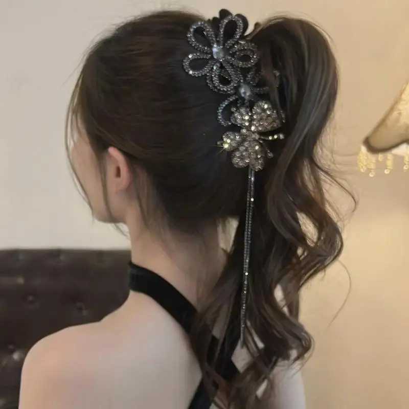 Womens Party Hair Accessories Luxury Super Sparkling Sunflower Butterfly Tassel Hair Clip Elegant Shark Hair Claws New Headwear Z250707