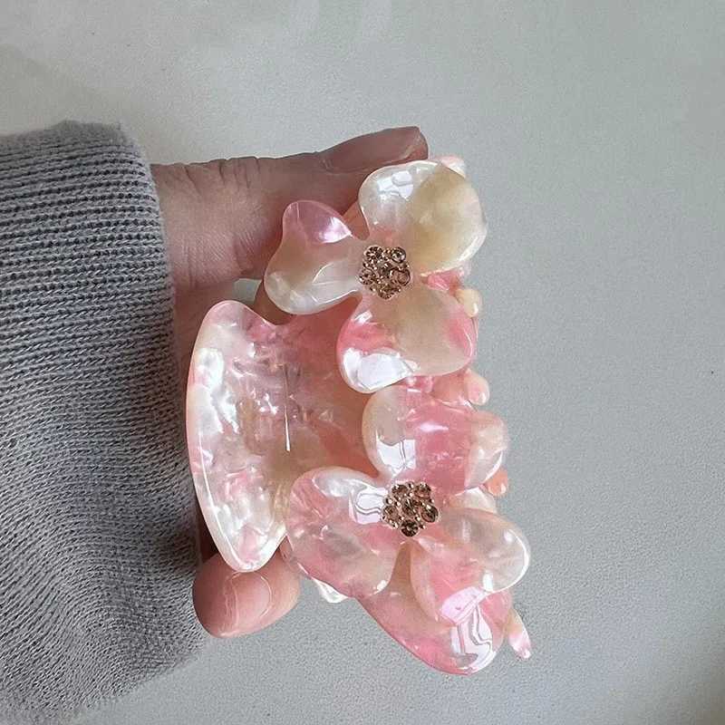 Muweordy Diamond Inlaid Flower Hair Clip Acetate Claw Clip Sweet Crab Hair Clips Hair Accessories for Women Shark Clip 2023 New Y250707