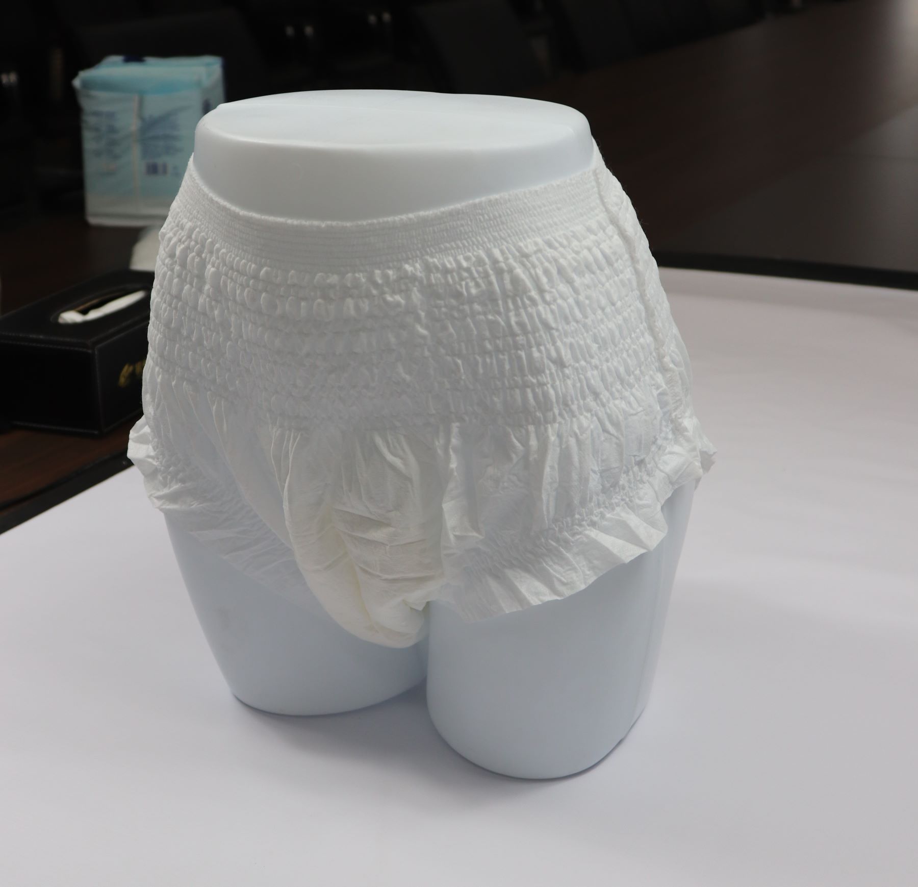 Disposable Adult Diaper Pants Printed Paper Incontinence Plastic Pants for Adults with Incontinence-Made in China