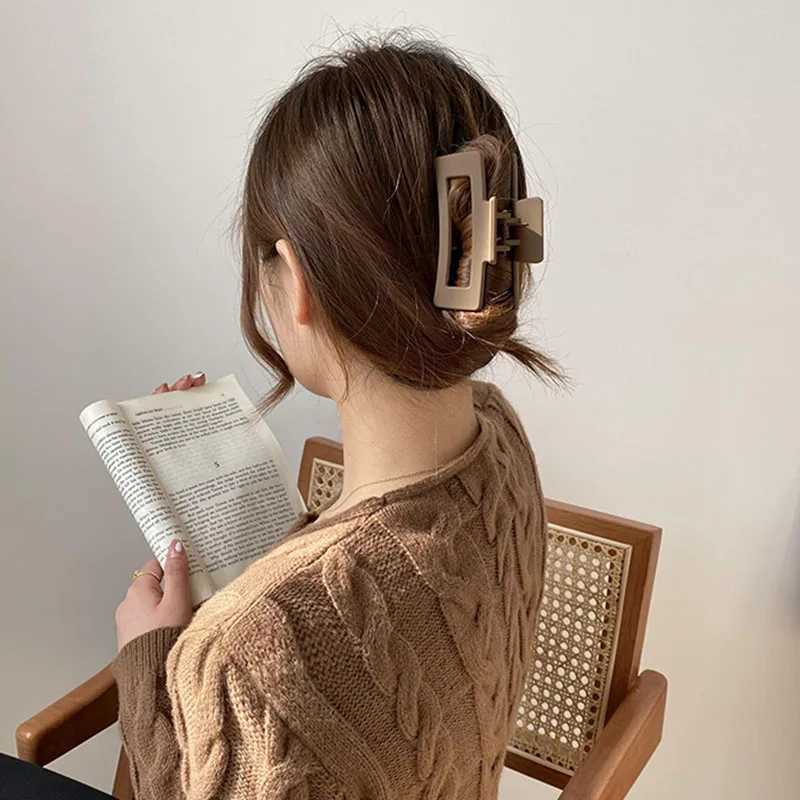 Women Elegant Brown Beige Flower Geometric Hair Claw Lady Temperament Solid Hair Clip Toothed Hairpin Fashion Hair Accessories Z250707
