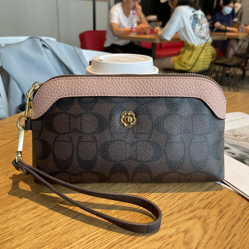 Designer 2025 New Handbag Small Clutch Fashion Shoulder Crossbody Trendy Wallet Long Phone Mom Style Light Luxury Women Bag