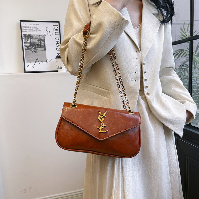 Designer Small for Women 2025 New Envelope Underarm Chain Textured Fashion Shoulder Crossbody Light Luxury Women's Bag