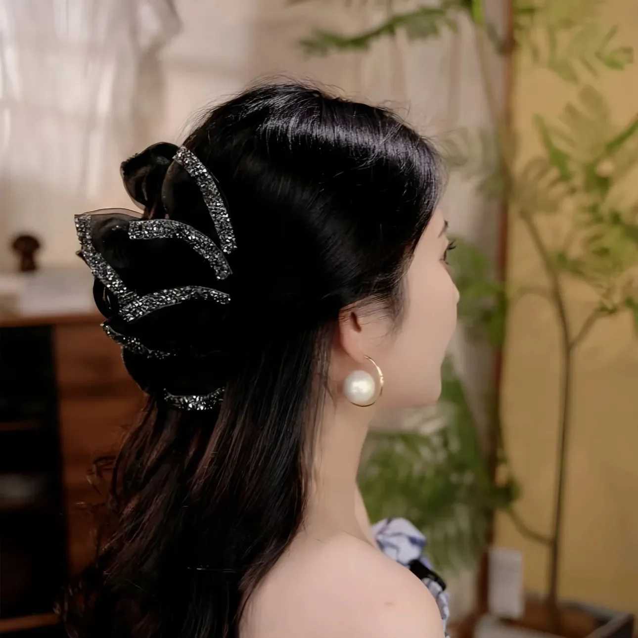 Female Exquisite Accessories New Headwear Sweet Bowknot Decorate Hair Claws Spring Fall Shark Hair Clip Women Party Hairpins Z250707