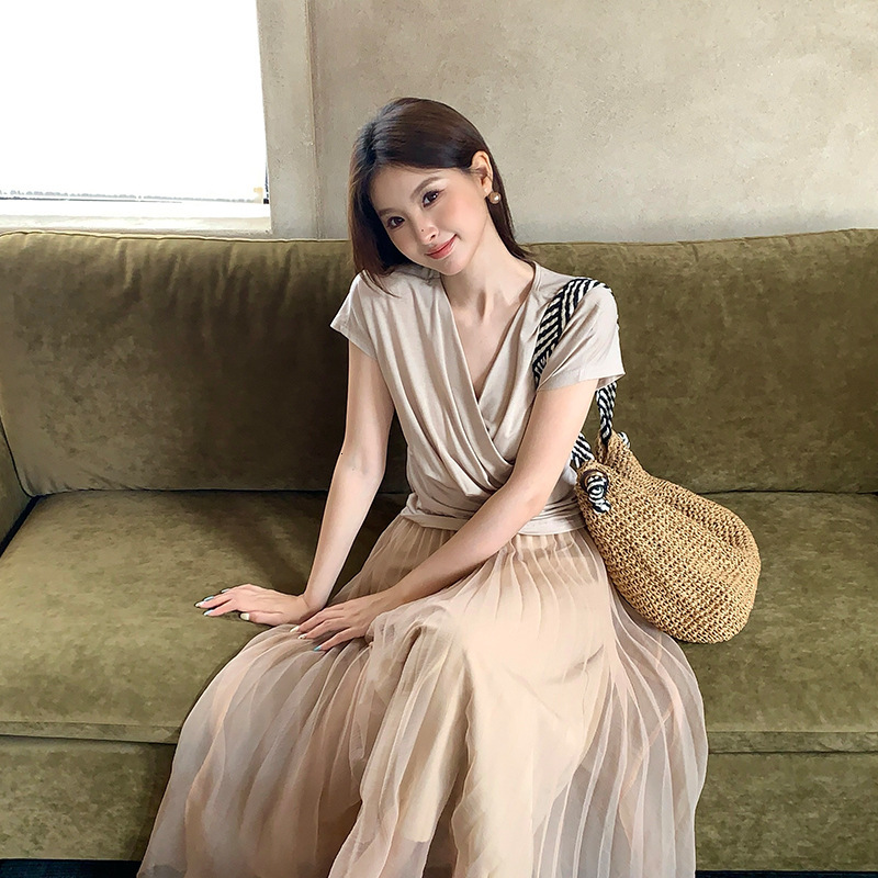 2025 Summer new women's T-shirt Summer new Korean elegant V-neck cross pleated slim fit women's top New fashion designer T-shirt
