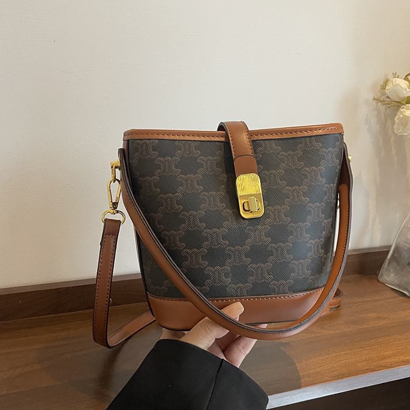 Designer High-End Feel for Women 2025 New Style Elegant Printed Handbag Bucket Fashionable Versatile Commuter Crossbody Light Luxury Women's Bag