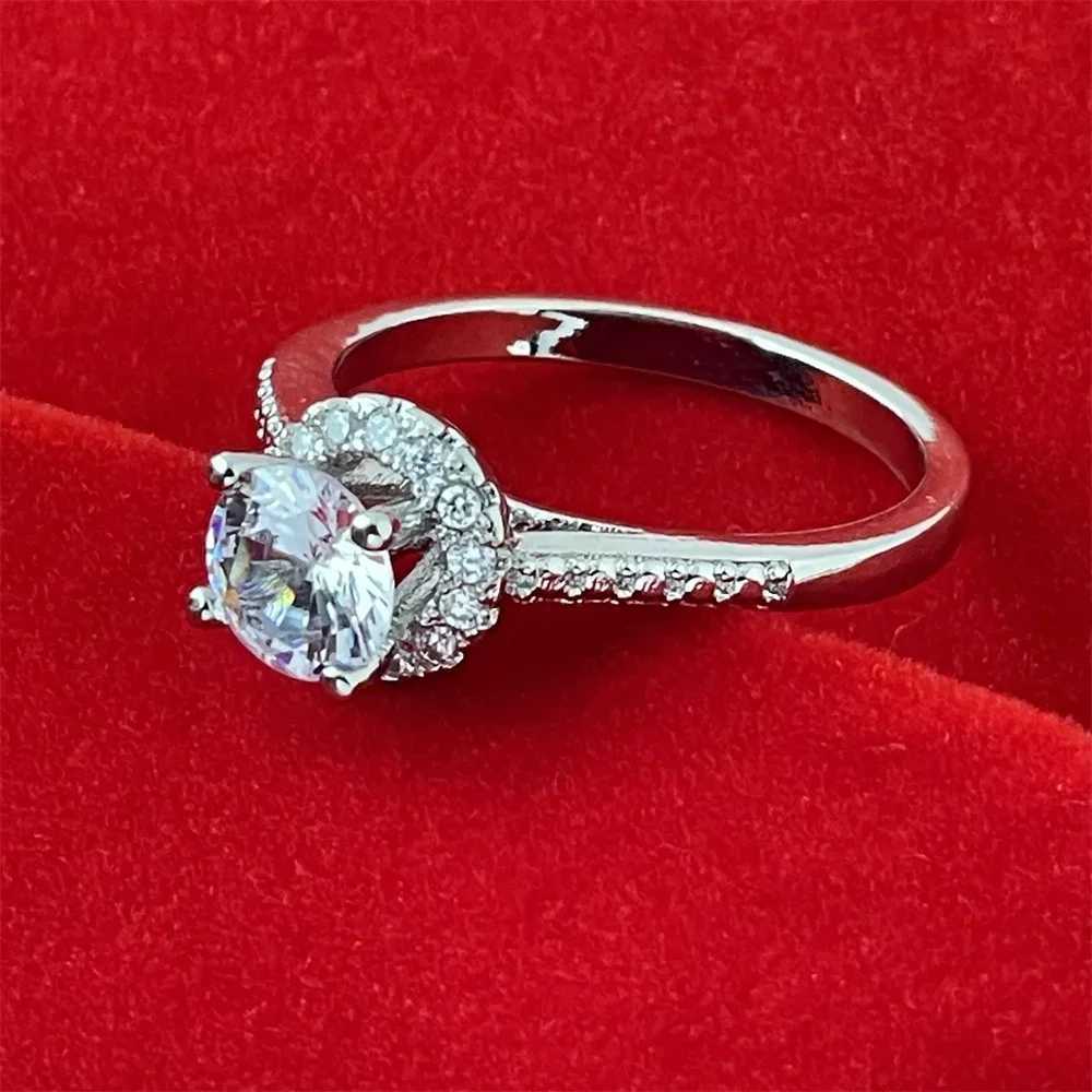 925 Sterling Silver Ring with Simulated Diamond CZ Suitable for Women Charm Jewelry Engagement Gifts XJ250707