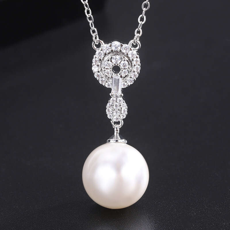 Shell Earrings And White Pearl Necklace Pendant Two-Piece Set With Elegant Design For Women B2a