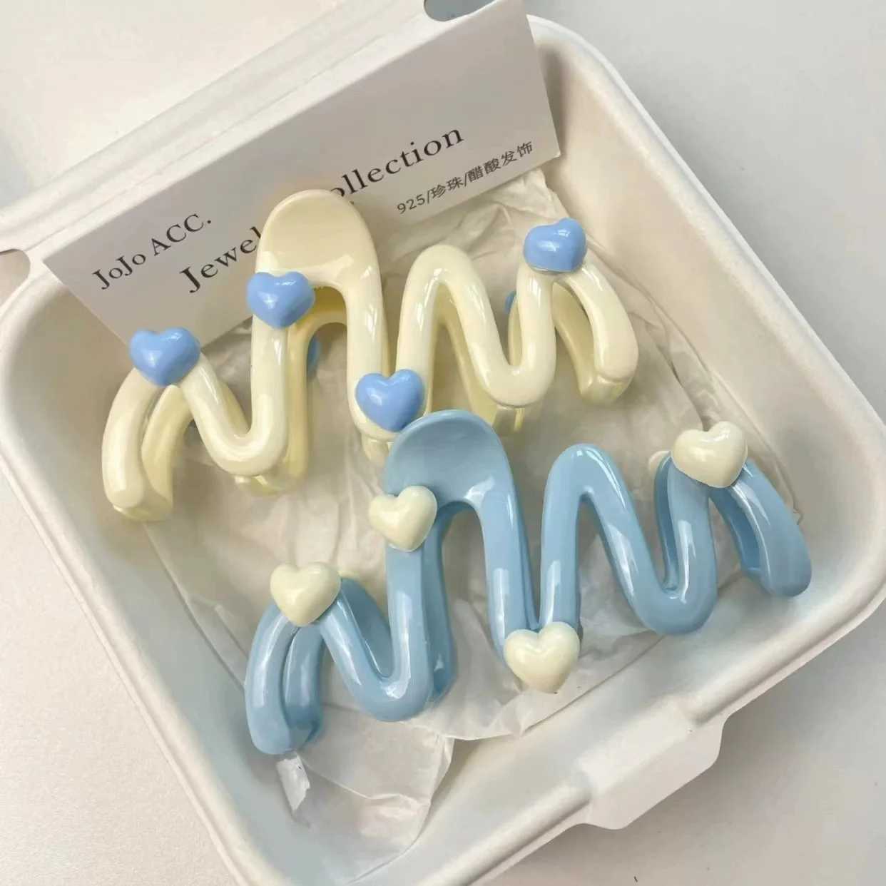 Blue Heart Wave Shaped Hair Claw Cream Color Clips for Women Sweet Cute Irregular Shark Clip Large Ponytail Clip Hairpins 10.5CM Y250707