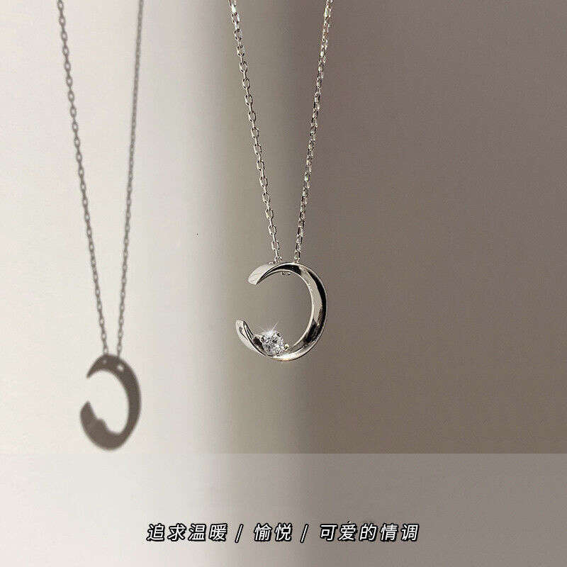 DHcollections Moon Pendant Necklace for Women, Simple Collarbone Chain, Summer Light , Niche Design, Minimalist Style, High-End Feel