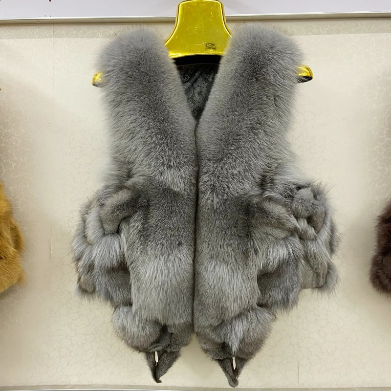 Natural Fox Fur Vest Women Small Thick Warm Winter Fur Coat Short Stylish Parkas Stylish Sleeveless Jacket 250703
