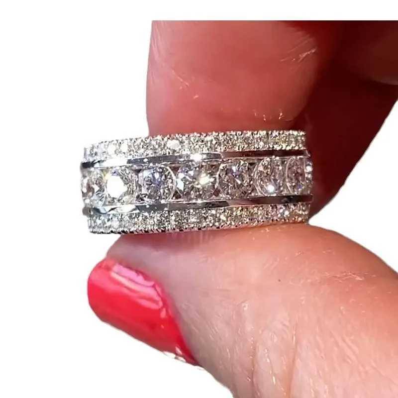 925 Sterling Silver Full Bling Iced Out Round Cubic Zirconia Modern Fashion Engagement Wedding Ring for Women XJ250707