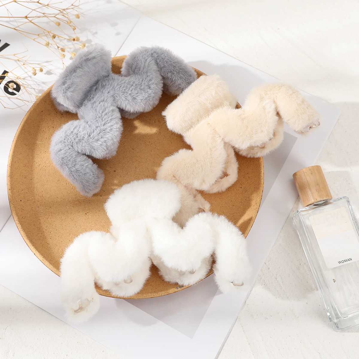14cm Large Hair Claw Fashion Plush Big Crab Hair Clip For Women Back Clip For Thick Hair Cute Plush Ponytail Hair Accessories Y250707