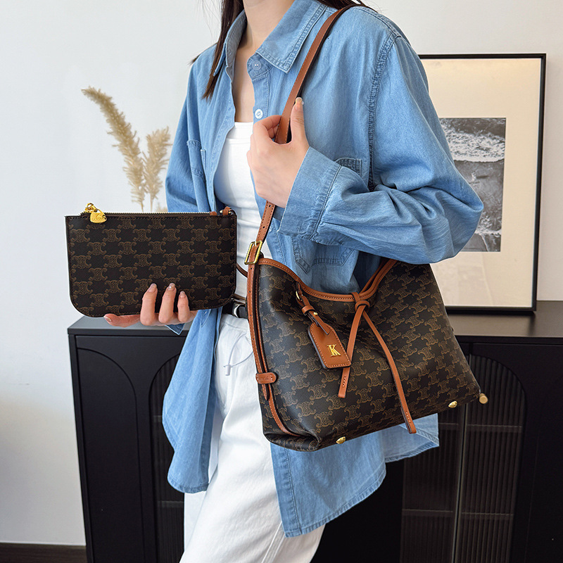 Designer 2025 New Korean Version High-end Versatile Monogram Commuter Large Capacity Fashion Shoulder Crossbody Light Luxury Women's Bag