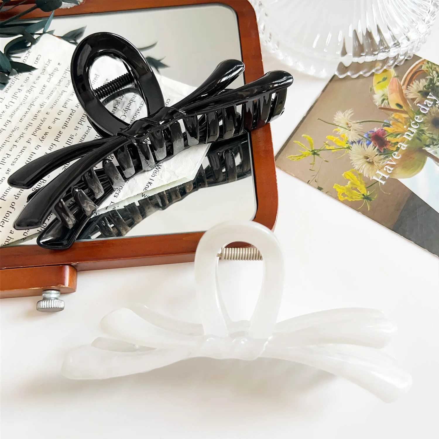 Korean Large Ribbon Hair Claw Crab Barrettes For Women Girls Sweet Acrylic Shark Bow Hair Clip Hairpin Ponytail Hair Accessories Y250707