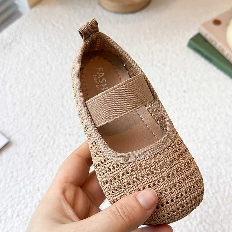 2025 Girls Flat Shoes Slip-on Soft Sole Kids Weave Shoes Breathable Hollowed-out Summer New Children Casual Shoes Solid Color R250707