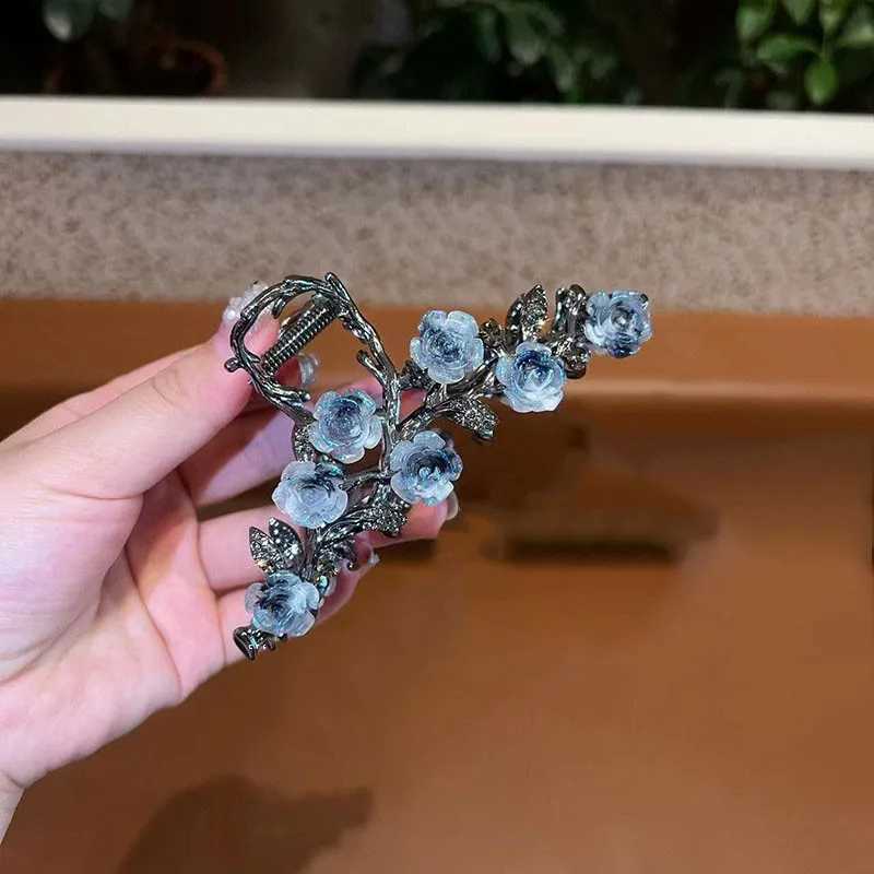 1pcs Fashion Thorn Rose Decoration Hair Claw Clip Gothic Punk Metal Headpiece Suitable for Womens Daily Use Z250707