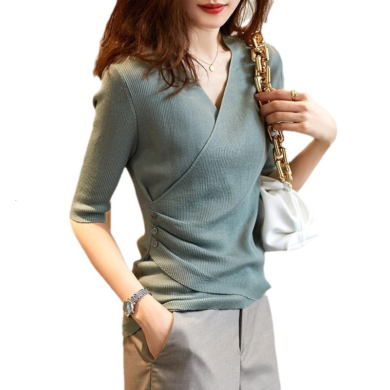 2025 Summer new women's T-shirt with gentle buttons, pleated solid color, women's V-neck slim fit top, fashionable knitting, new designer T-