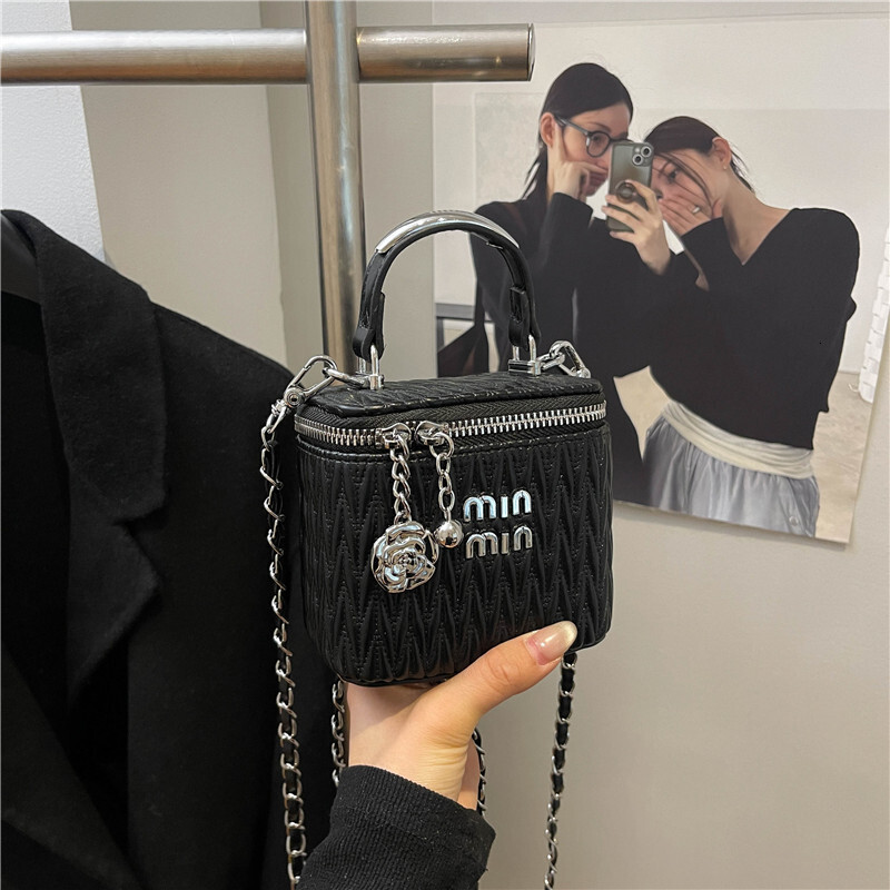 Designer High-End Feel Handheld Pleated Box for Women New Korean Version Niche Fashion Chain Shoulder Crossbody Small Square Light Luxury Women's