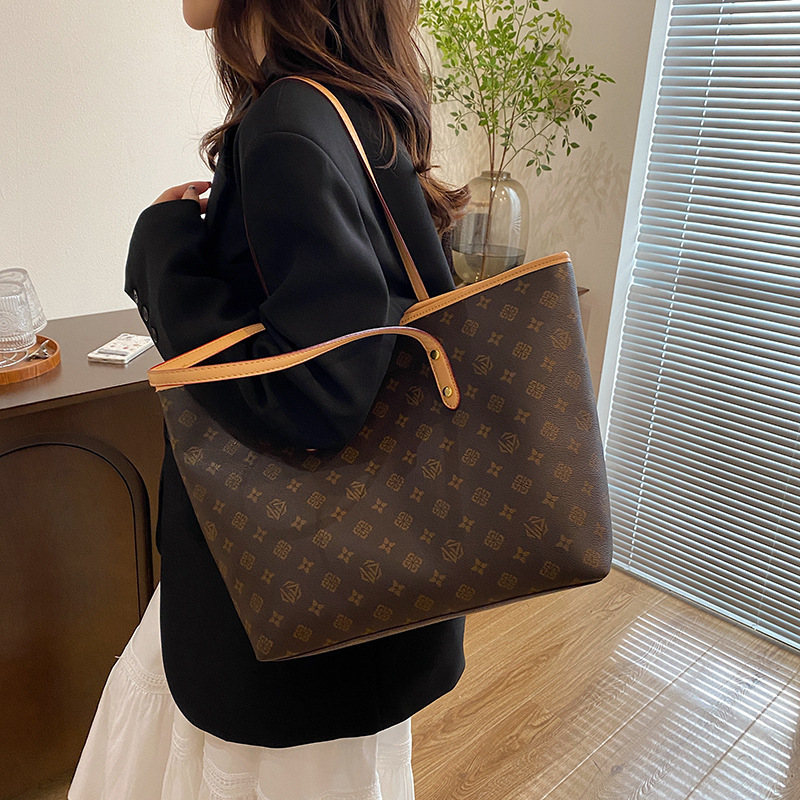 Designer High-Quality Commuter 2025 New Vintage Large Capacity Shoulder Handheld Printed Versatile Tote for Women Light Luxury Women's Bag