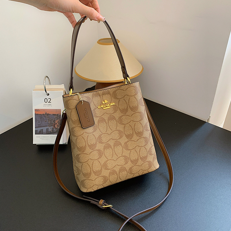 Designer High-End Fashion Bucket 2025 New Printed Handbag Versatile Large Capacity Shoulder Crossbody Light Luxury Women's Bag