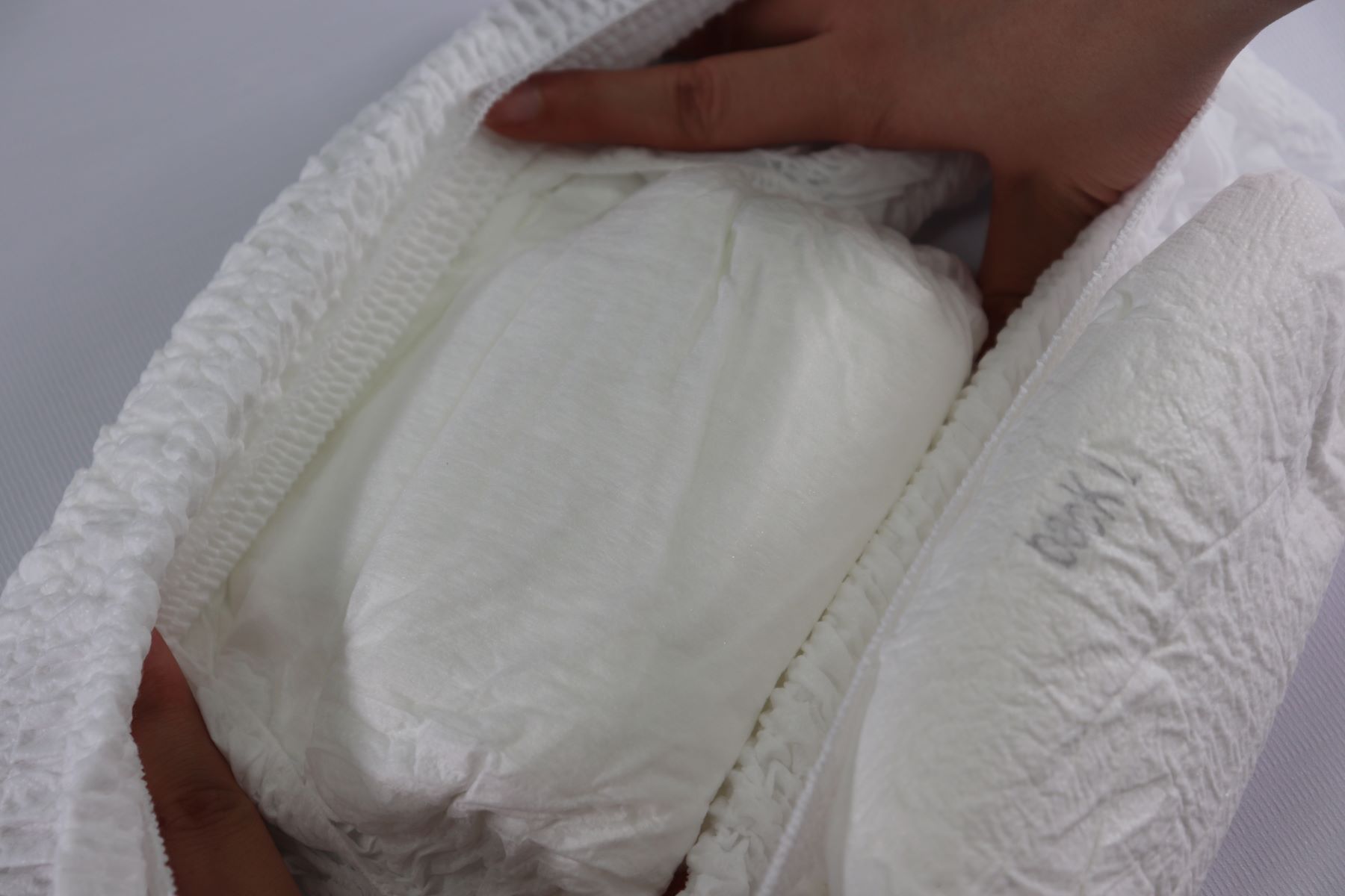 Disposable Adult Diaper Pants Printed Paper Incontinence Plastic Pants for Adults with Incontinence-Made in China