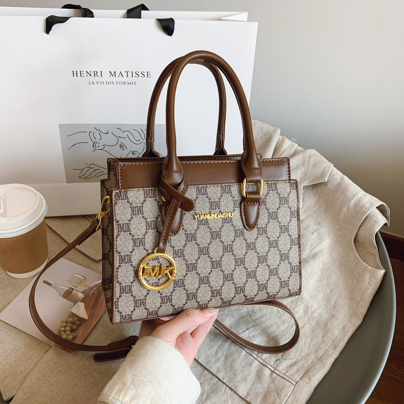 Designer 2025 New Printed Commuter Tote Versatile Elegant Handbag Shoulder Crossbody Light Luxury Women's Bag