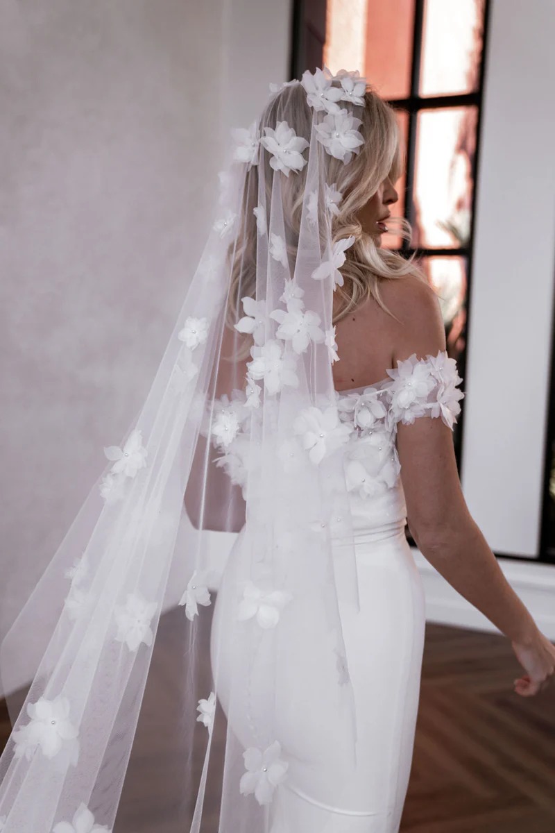 3D Flower Wedding Veil Cathedral White Ivory Long Exquisite Beaded Floral Bridal Veils Tulle 1 Layer With Comb Bride Accessories Custom Made