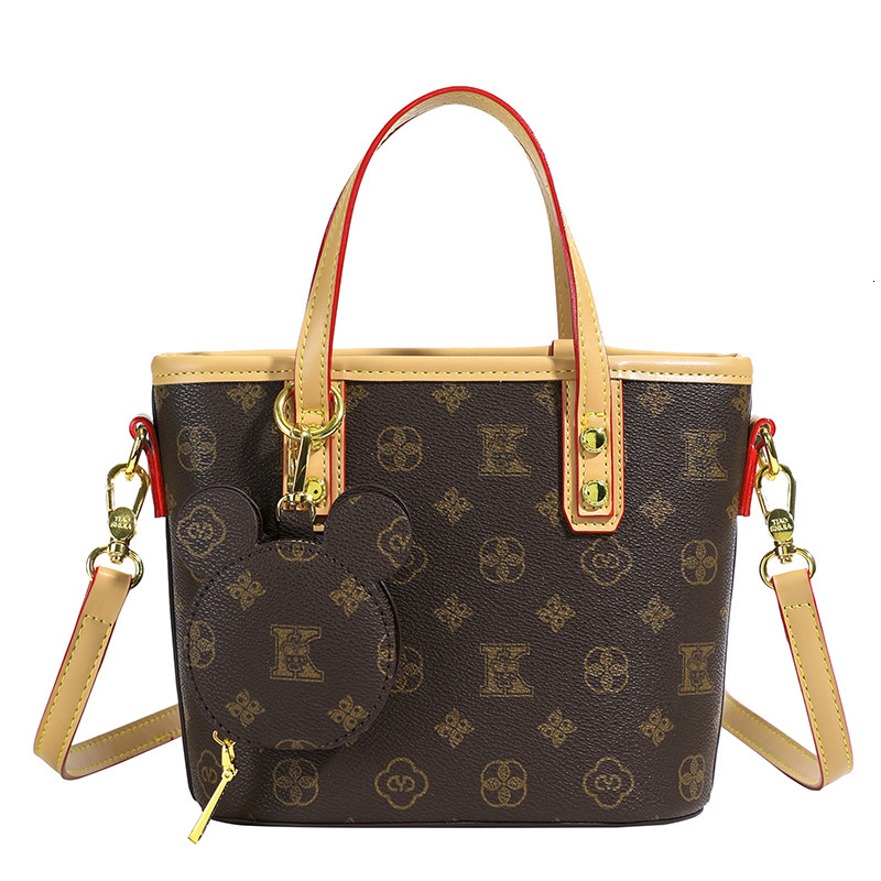 Designer 2025 New High-Quality Texture Bucket Fashionable Elegant Versatile Basket Shoulder Crossbody Light Luxury Women's Bag
