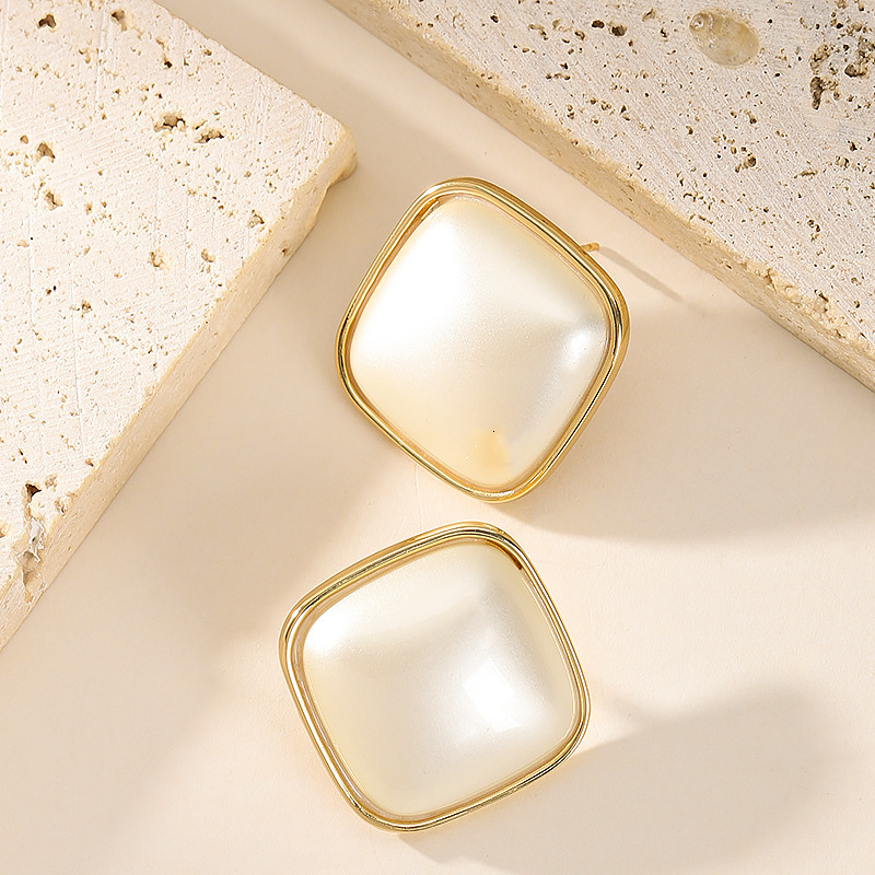 Temperament Small Fragrance Style Geometric Square Stud for Women, Autumn and Winter New Versatile Elegant Sier Needle Earrings