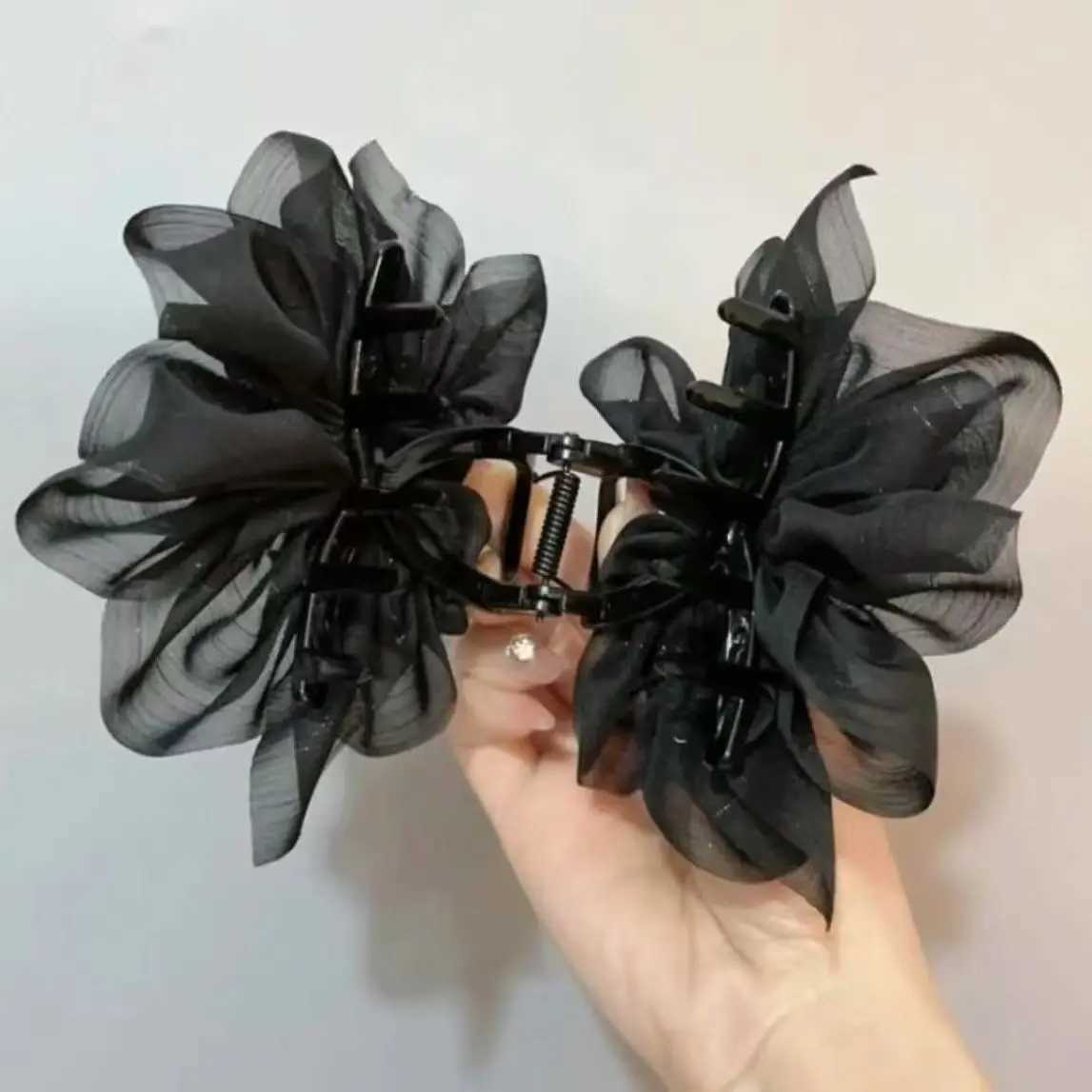 2025 New Summer Cool Skirt Grab Clip Temperament Rhinestone Banana Clip Fashionable Versatile Black Mesh Pleated Bow Hairpin Z250707