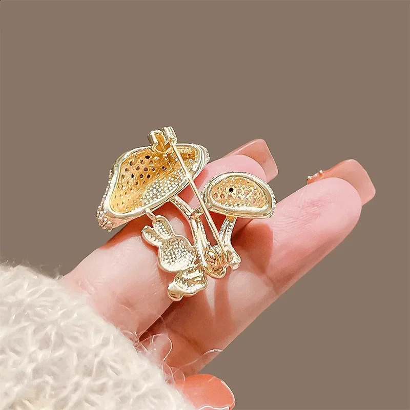 Lovely Mushroom Rabbit Brooch for Men Women Fashion Brooches Pins Jewelry Accessories Party Gifts 2025 250625